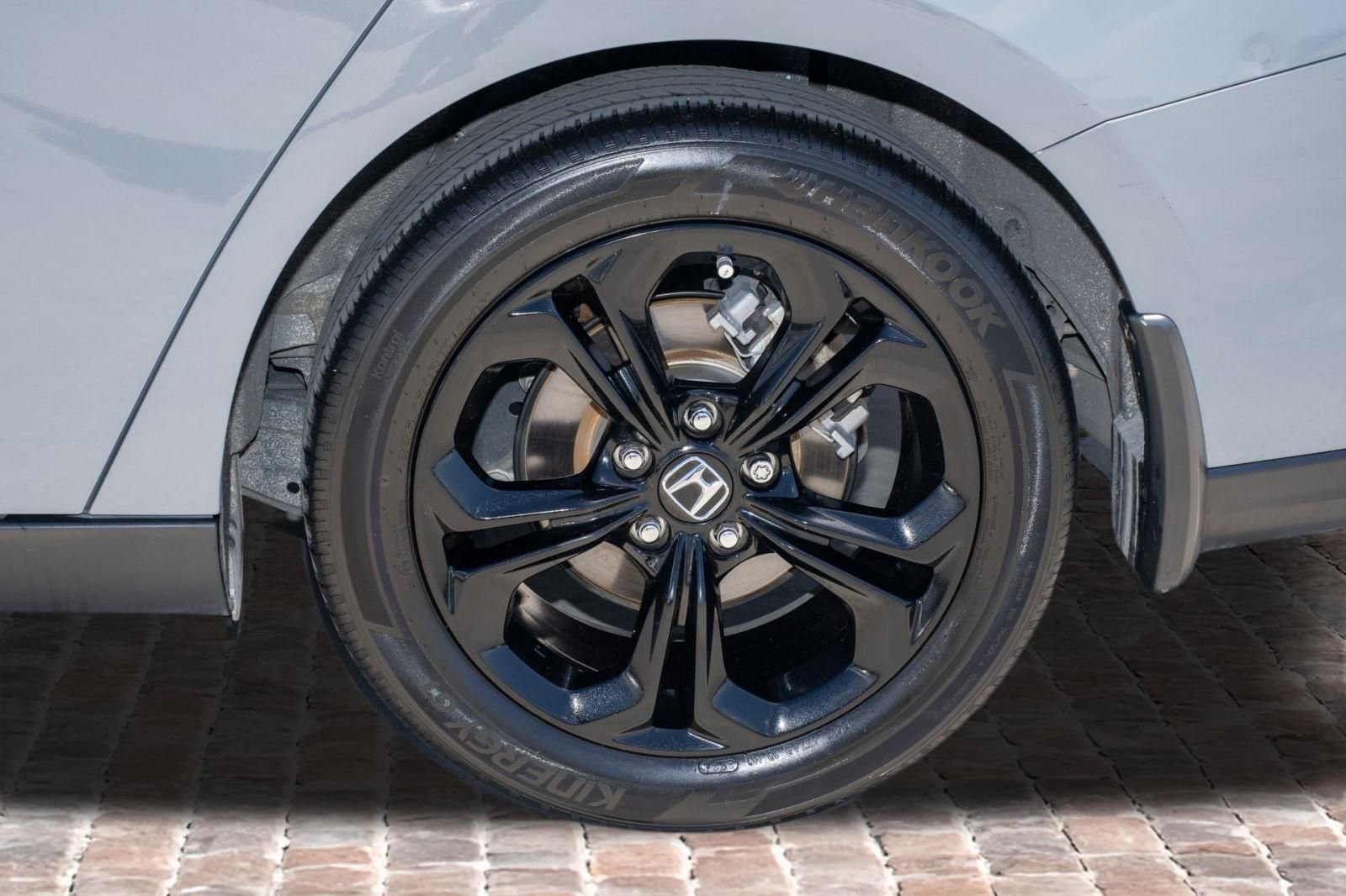 Certified 2025 Honda Accord SE image 40