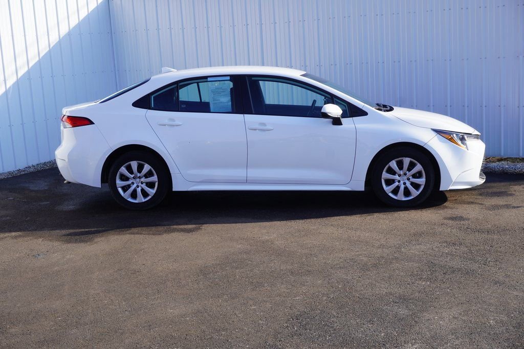 Used 2024 Toyota Corolla LE image 2
