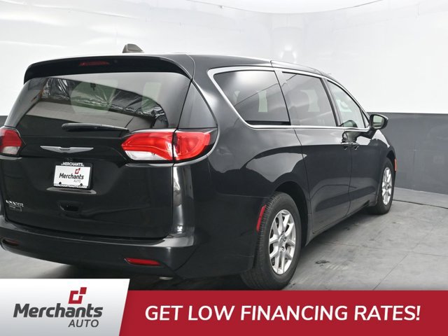 Used 2023 Chrysler Voyager LX FWD image 7