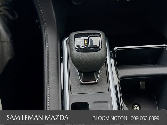 Used 2025 Nissan Pathfinder SV image 16