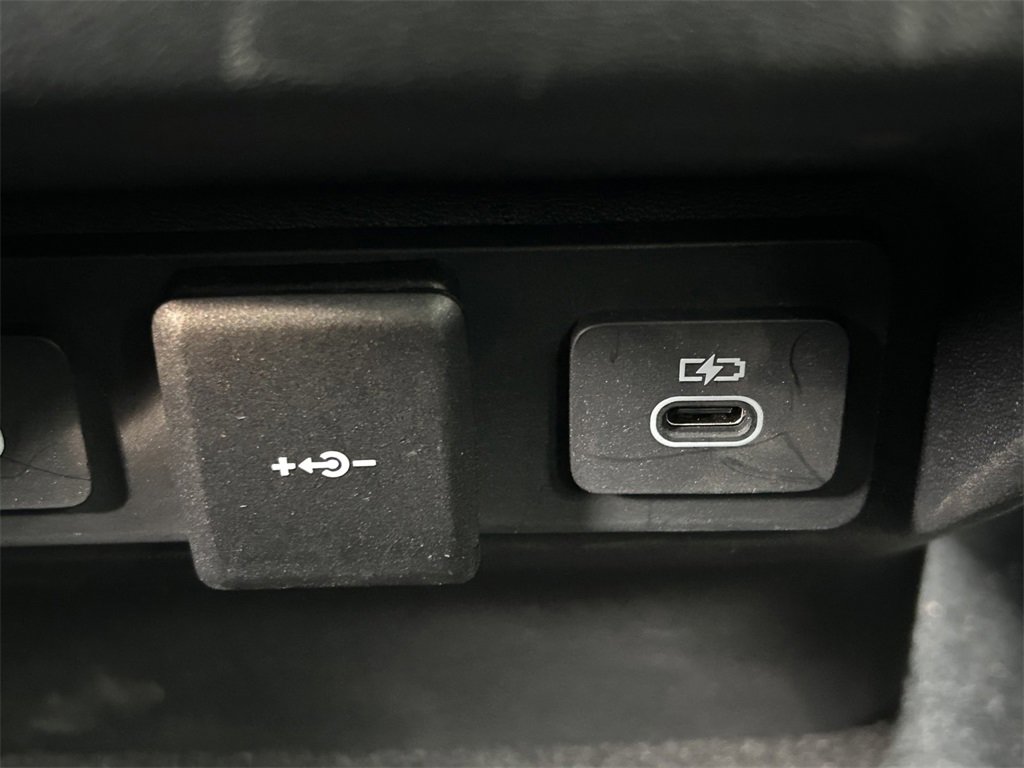 Used 2024 Land Rover Range Rover Evoque Dynamic SE image 23