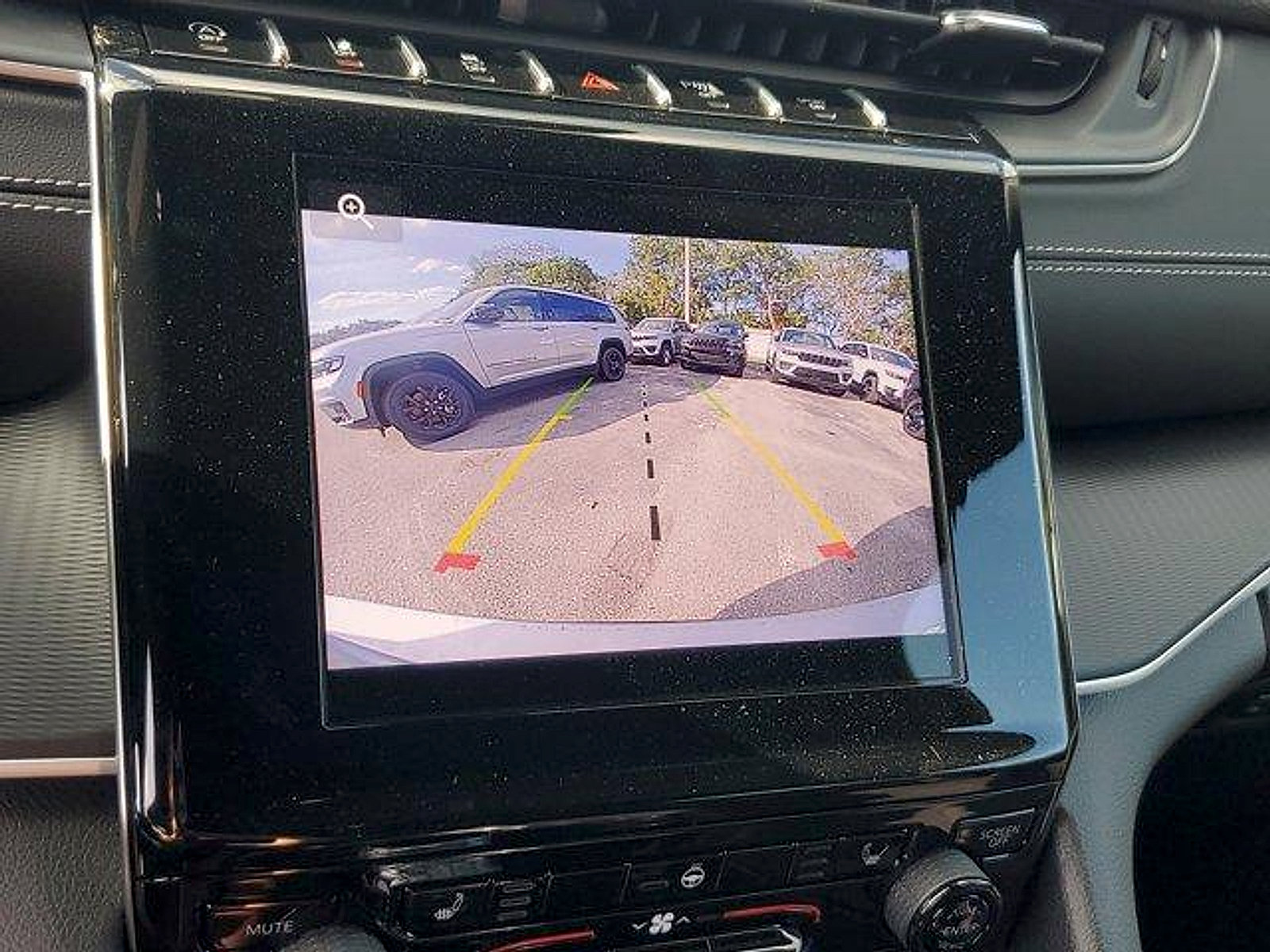 New 2024 Jeep Grand Cherokee L Altitude RWD image 14