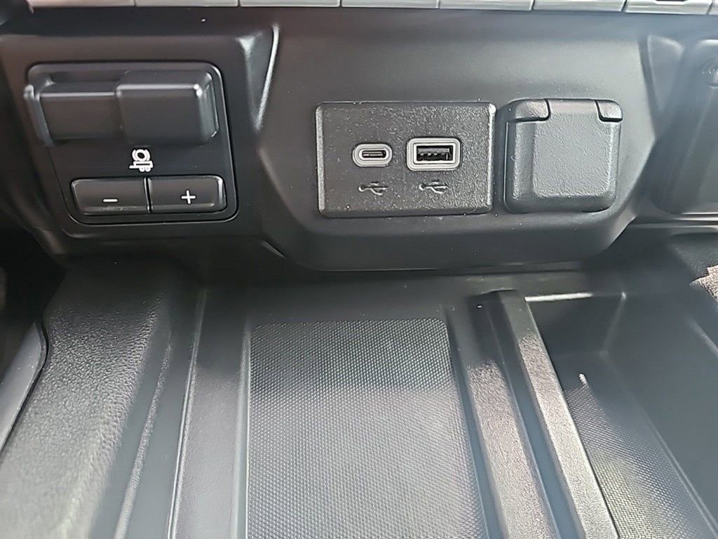 Used 2020 GMC Sierra 3500 Denali w/ Denali Ultimate Package image 23