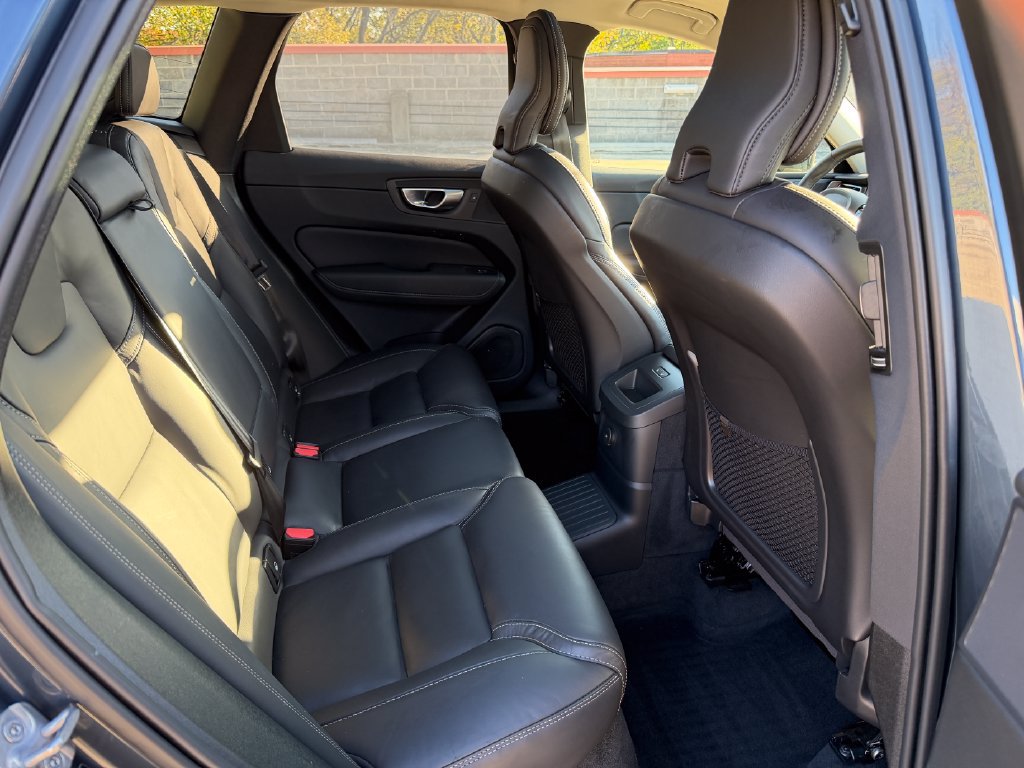 Certified 2024 Volvo XC60 T8 Ultimate w/ Protection Package Premier AWD/4WD image 29