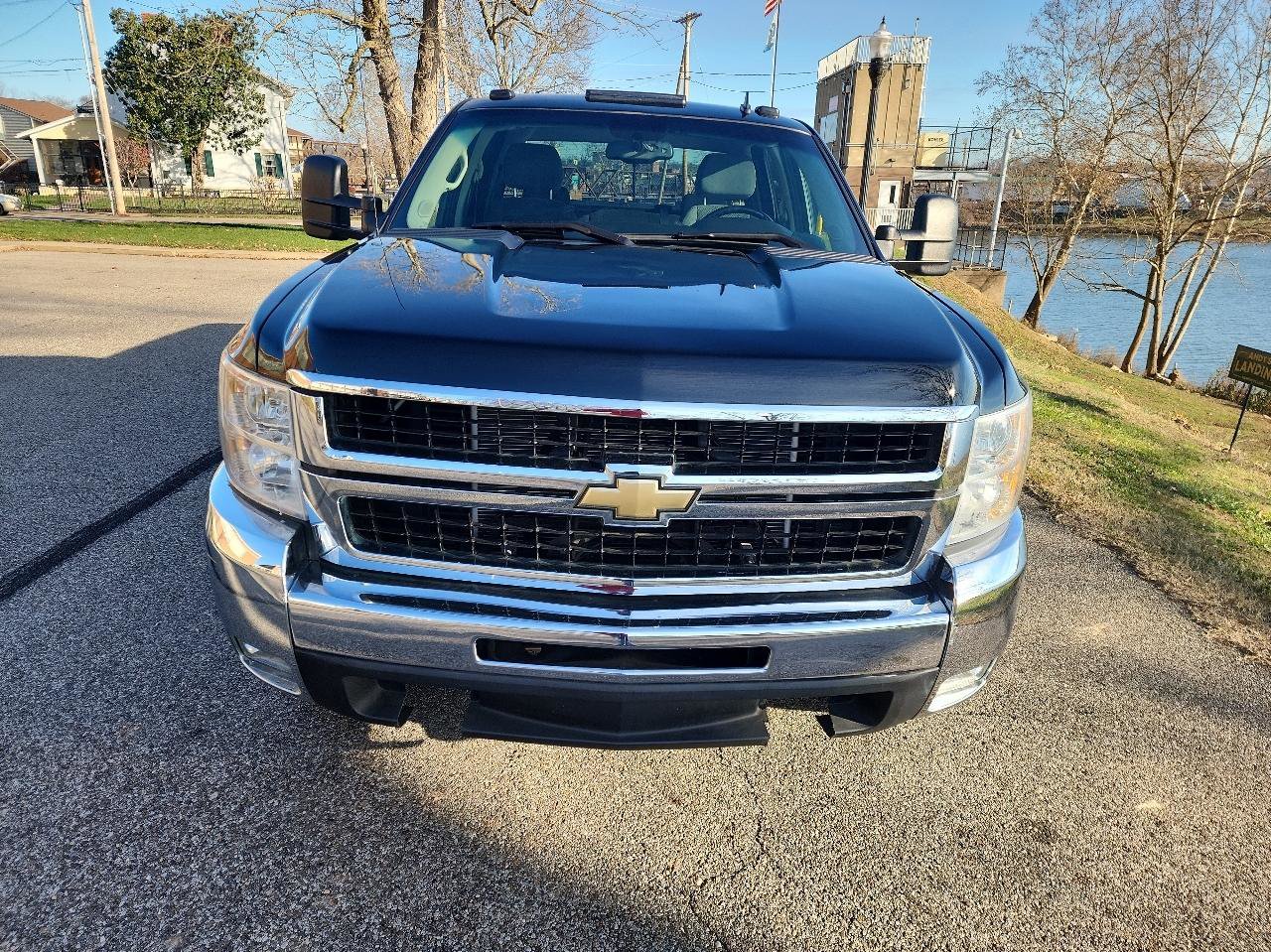 Used 2008 Chevrolet Silverado 2500 LT w/ 1LT Convenience Package AWD/4WD image 8