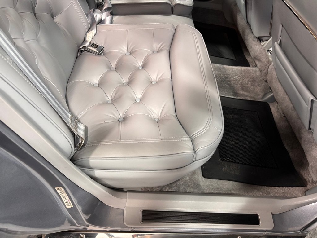 Used 1990 Cadillac Fleetwood Sedan FWD image 25