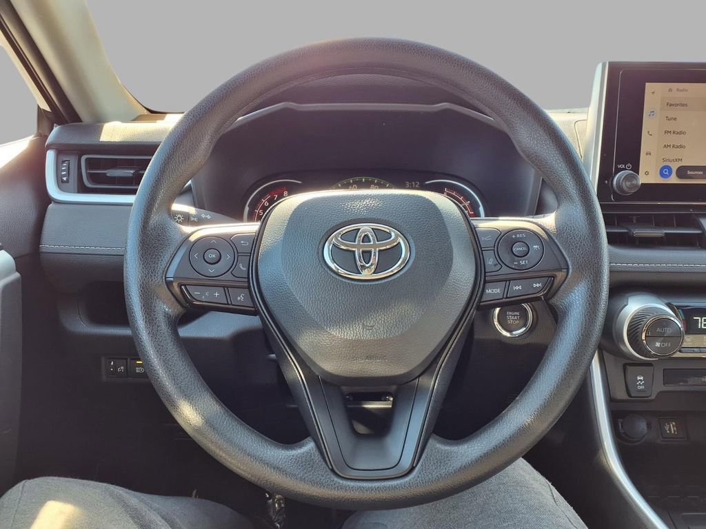 Used 2025 Toyota RAV4 XLE AWD/4WD image 14