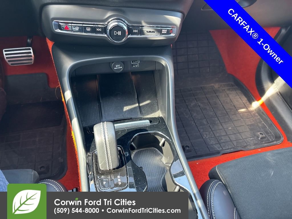 Used 2021 Volvo XC40 T5 R-Design image 16