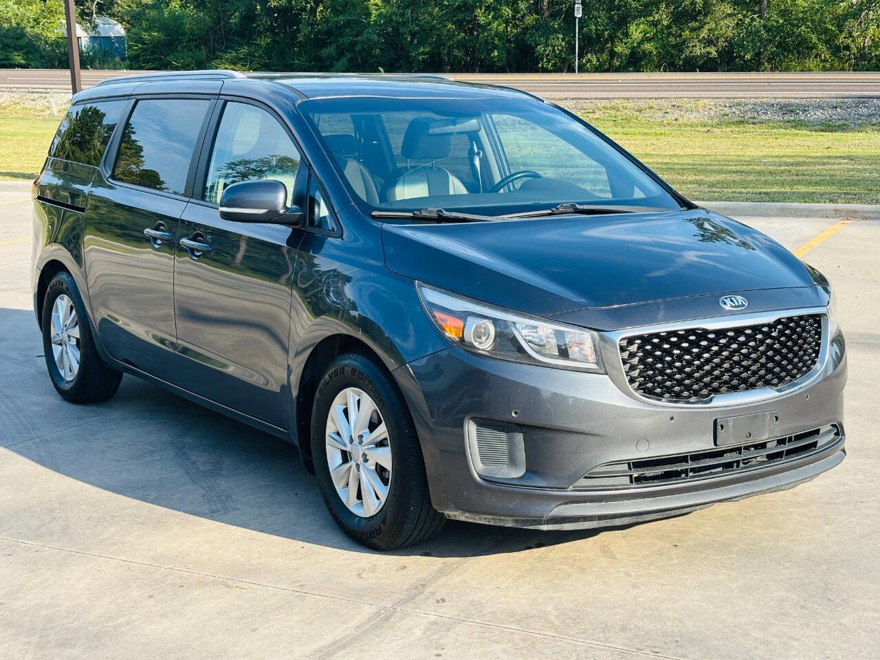 Used 2016 Kia Sedona LX w/ LX Essentials Premium Package image 3