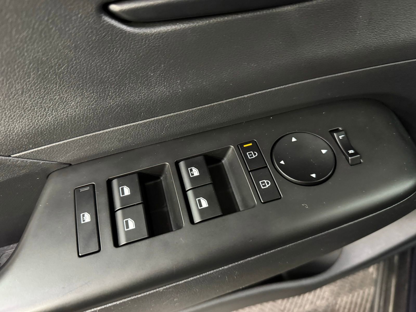 Used 2025 Hyundai Kona SEL image 17