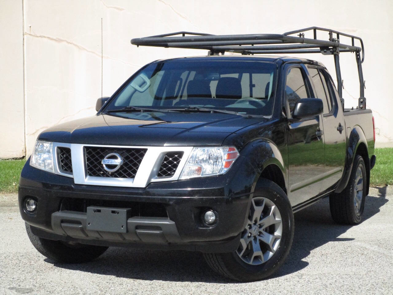 Used 2021 Nissan Frontier SV image 1