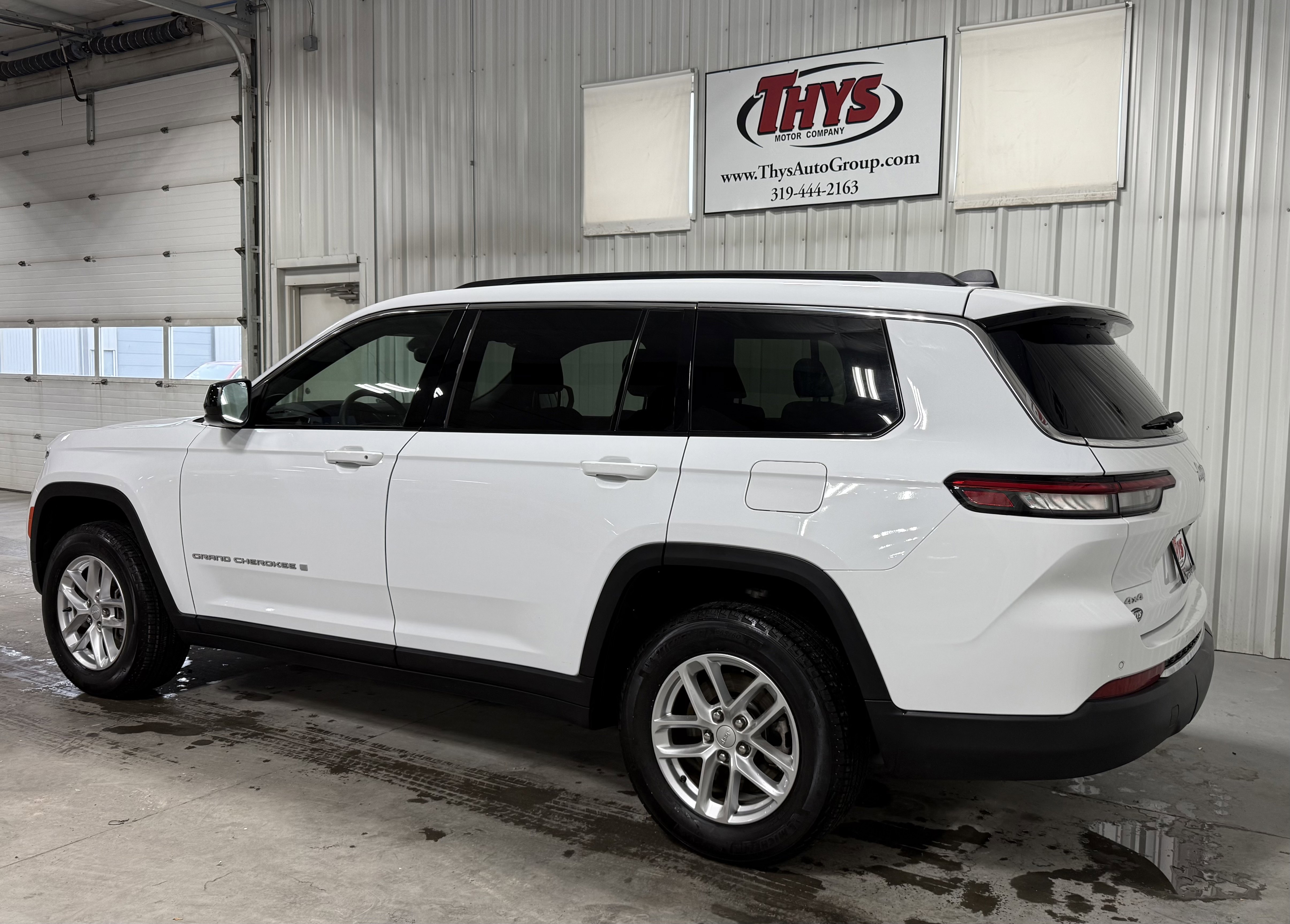 Used 2024 Jeep Grand Cherokee L Laredo w/ Luxury Tech Group I image 17