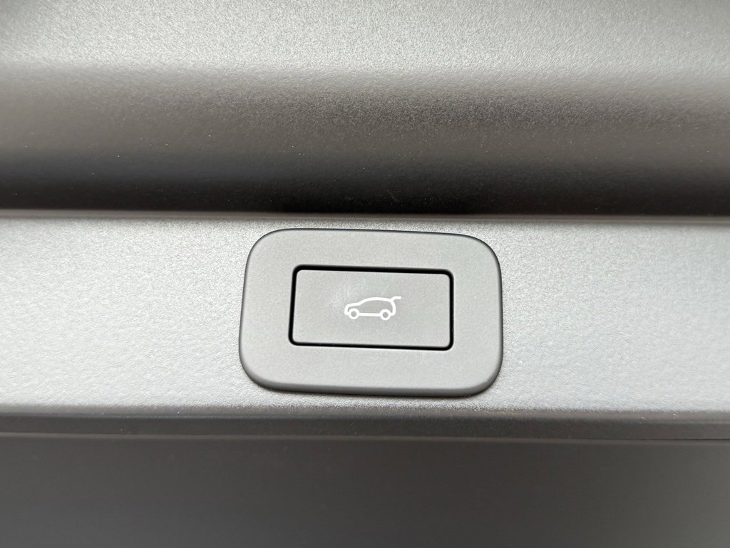 New 2025 Land Rover Range Rover Long Wheelbase SE image 36