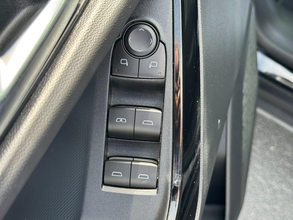 Used 2026 Chevrolet Equinox LT AWD/4WD image 19