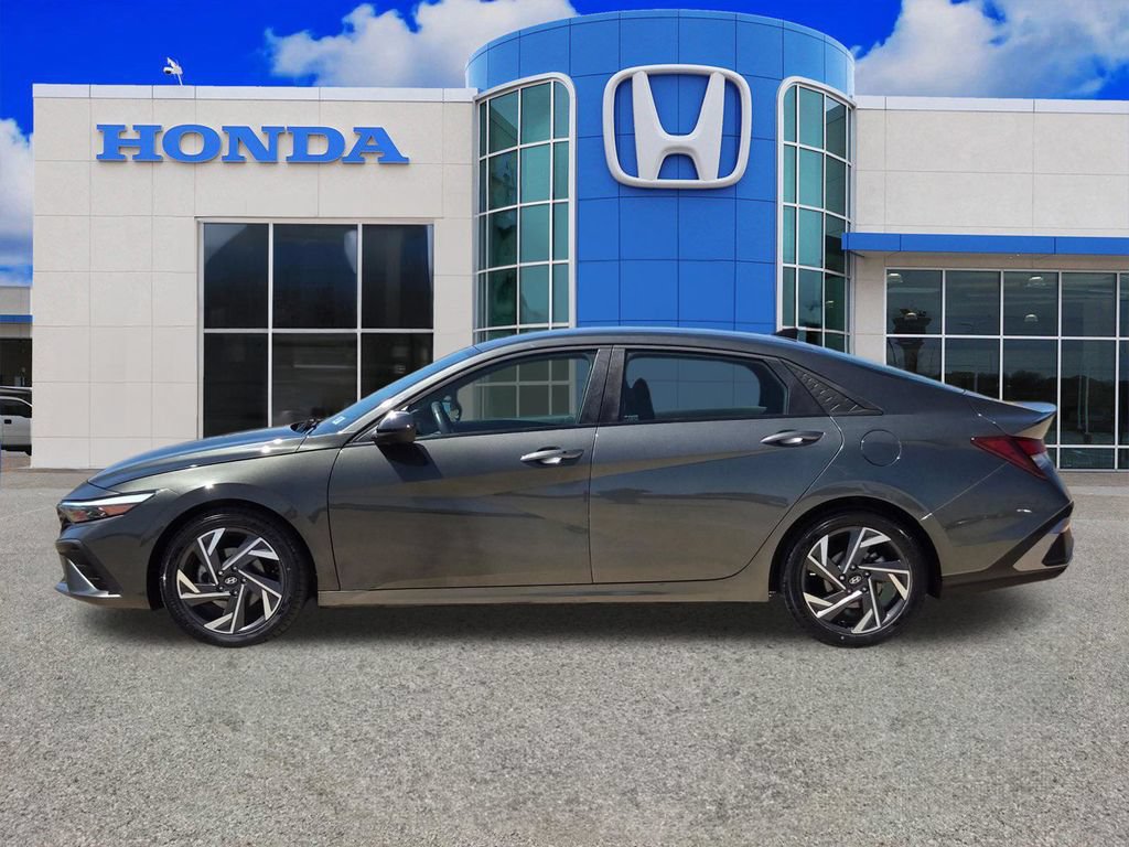 Used 2025 Hyundai Elantra Sport FWD image 6