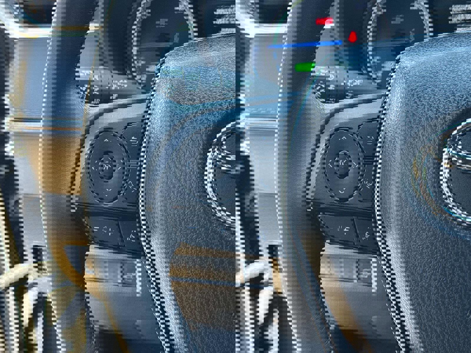 Used 2023 Toyota Venza XLE image 27