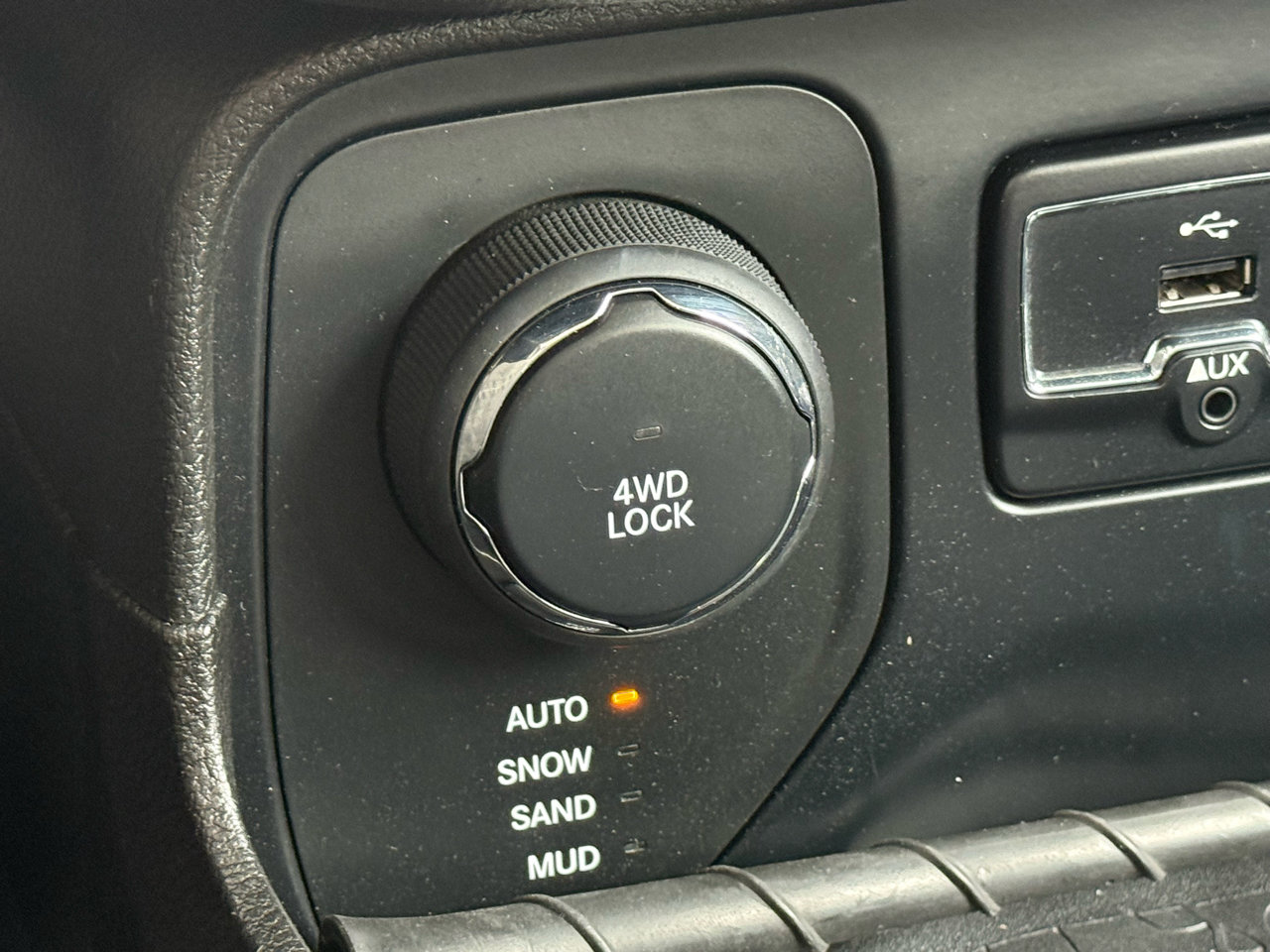 Used 2017 Jeep Renegade Sport w/ Power & Air Group image 11