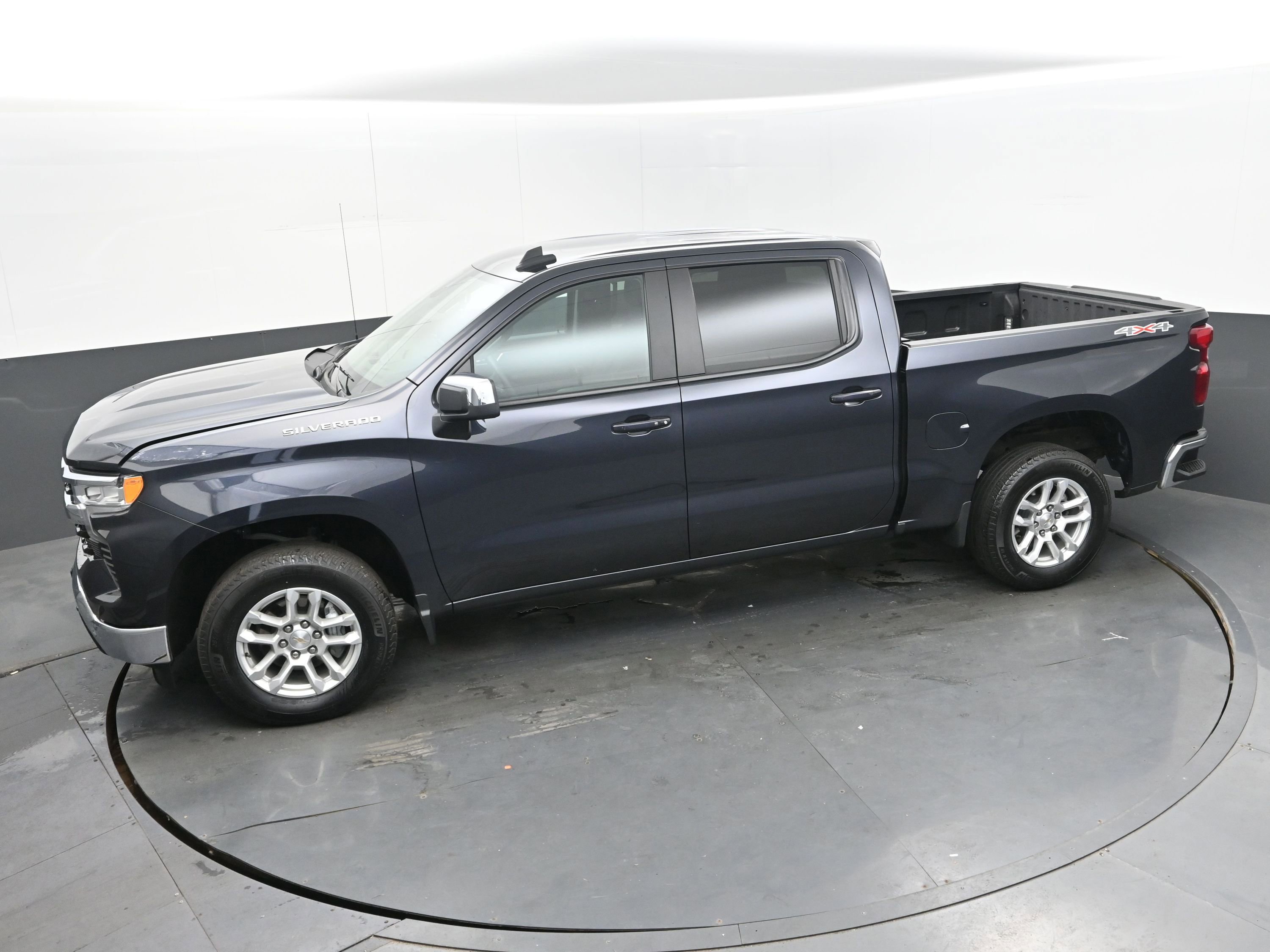 Used 2024 Chevrolet Silverado 1500 LT image 30