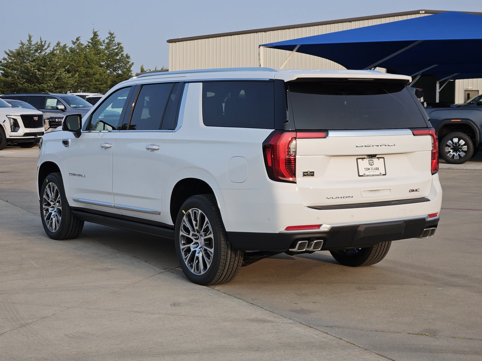 New 2026 GMC Yukon XL Denali w/ Sun & Power Step Package AWD/4WD image 4