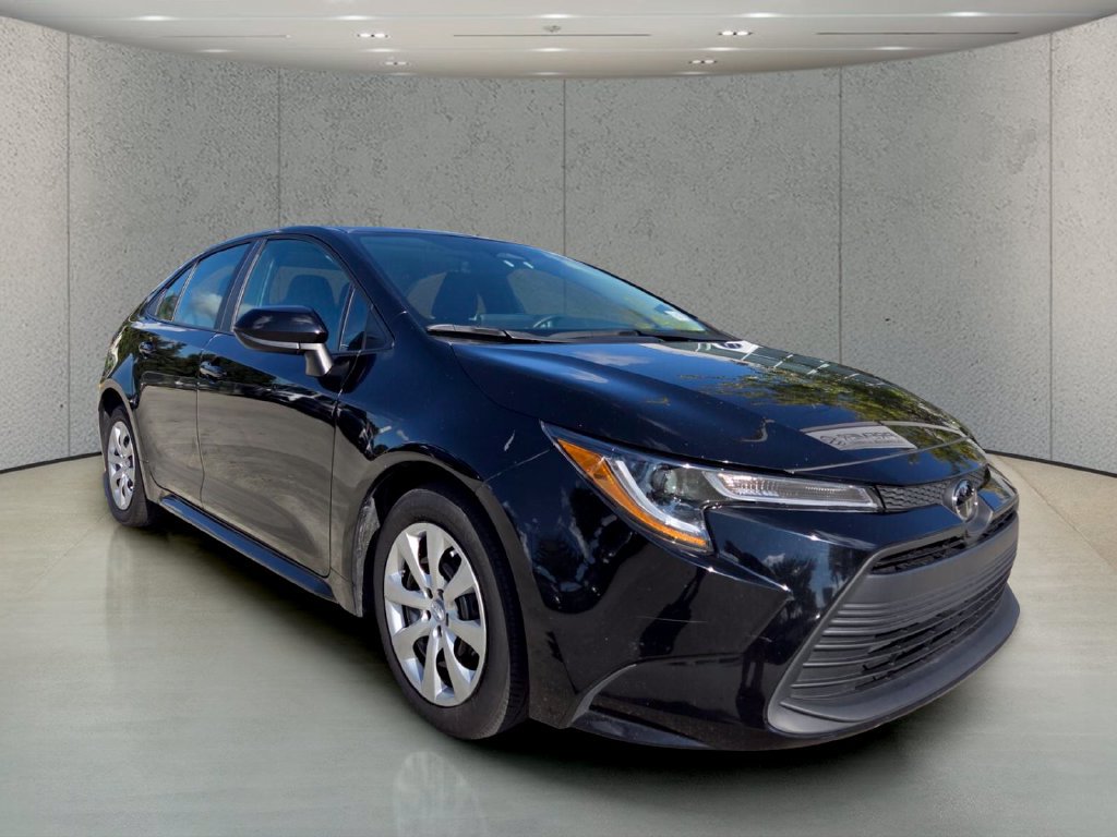 Used 2025 Toyota Corolla LE FWD image 7