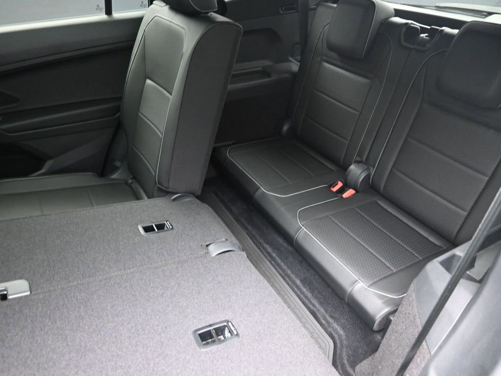 Used 2021 Volkswagen Tiguan SE R-Line image 22