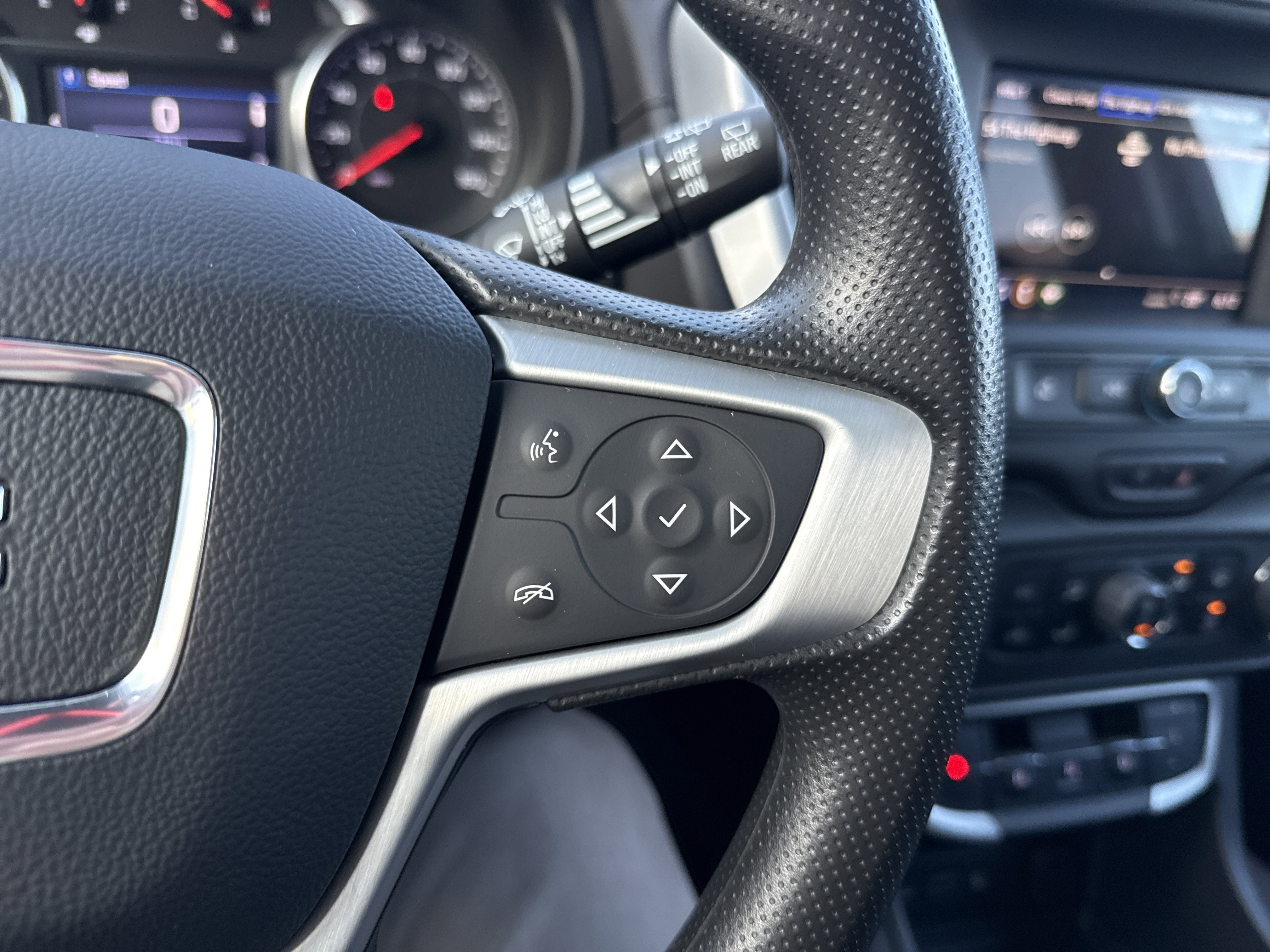 Used 2023 GMC Terrain SLE w/ Driver Convenience Package image 19