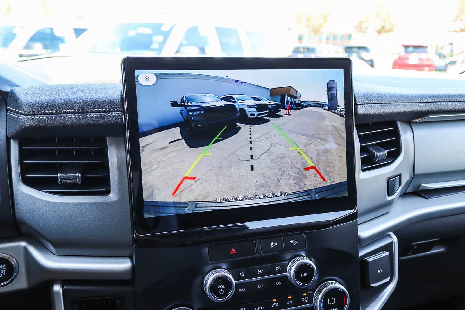 Used 2022 Ford Expedition XLT AWD/4WD image 23