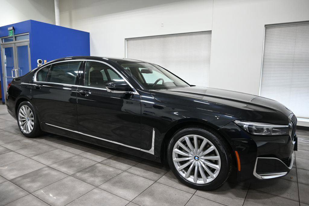 Used 2020 BMW 740i xDrive w/ Premium Package image 5