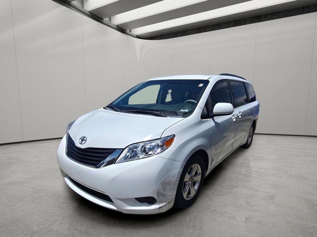 Used 2013 Toyota Sienna LE FWD image 1