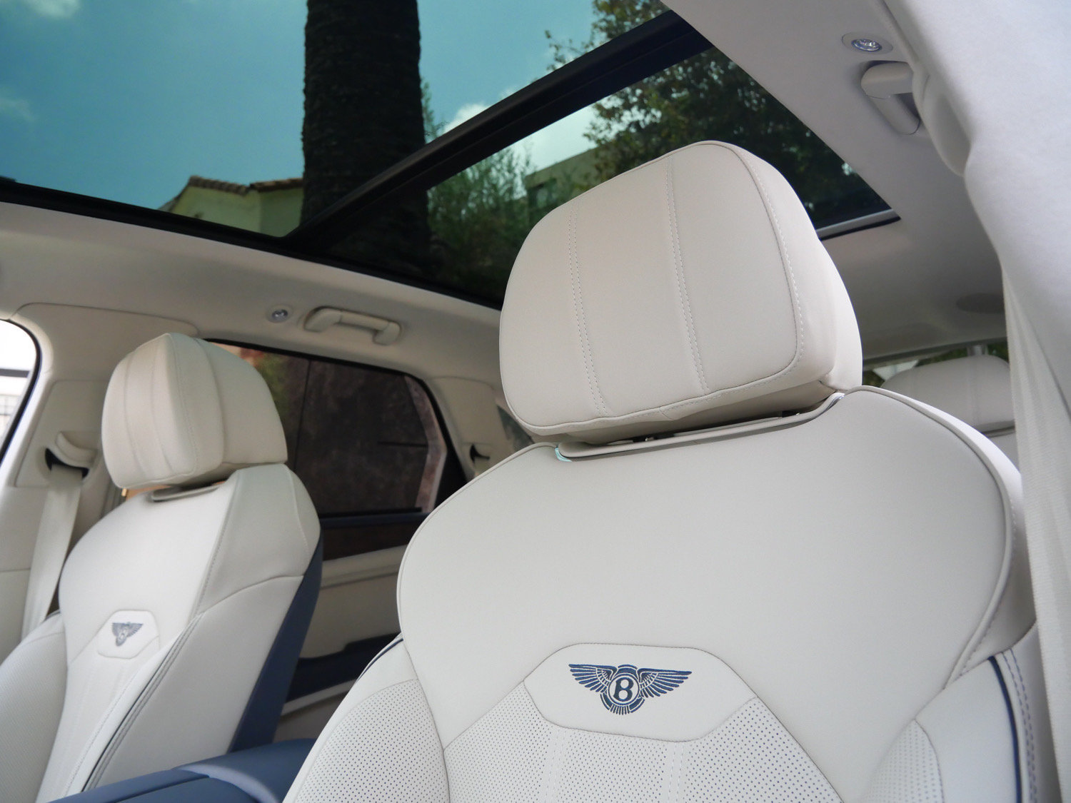 New 2026 Bentley Bentayga AWD/4WD image 17