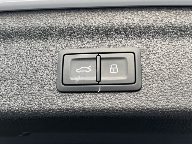 Certified 2025 Audi Q3 2.0T Premium Plus w/ Premium Plus Package image 18