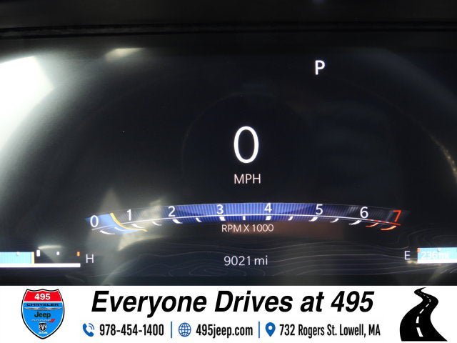 Used 2025 Jeep Grand Cherokee Laredo X AWD/4WD image 18