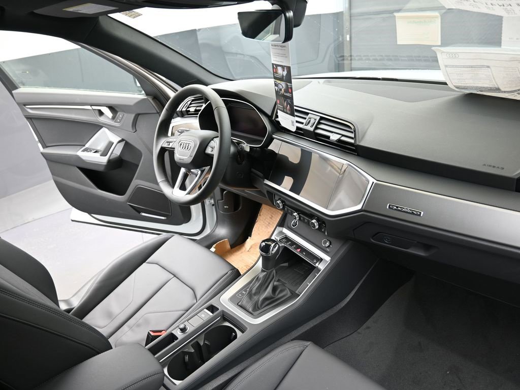 New 2025 Audi Q3 2.0T Premium image 12