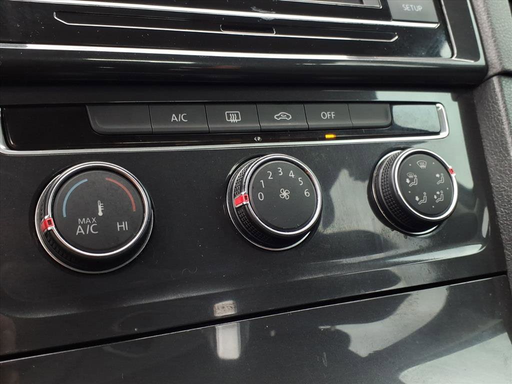 Used 2018 Volkswagen Golf S image 29