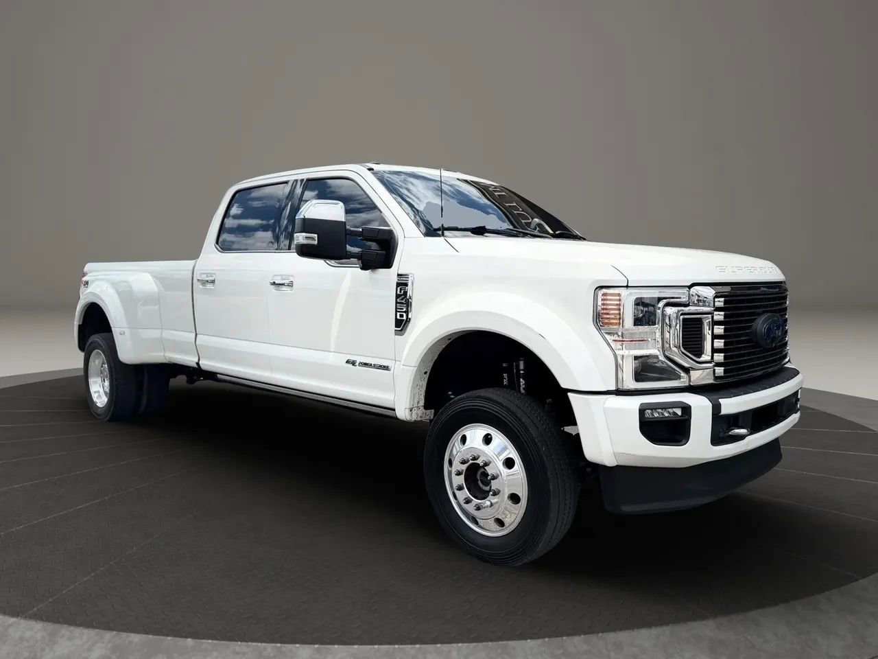 Used 2022 Ford F450 Platinum w/ FX4 Off-Road Package AWD/4WD image 3