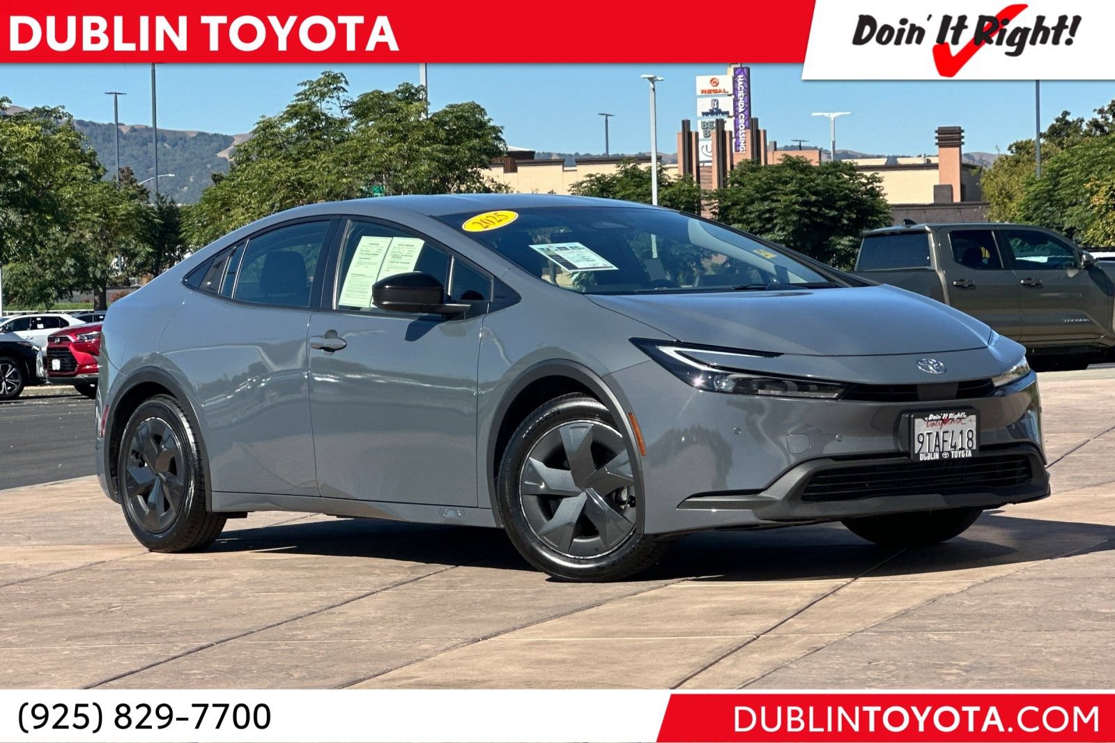 Used 2025 Toyota Prius LE FWD image 1