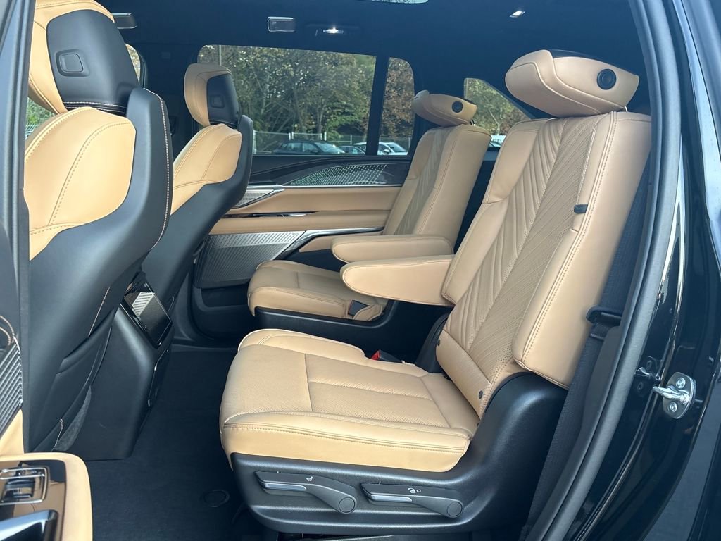 New 2025 Cadillac Escalade IQ Luxury 2 image 11