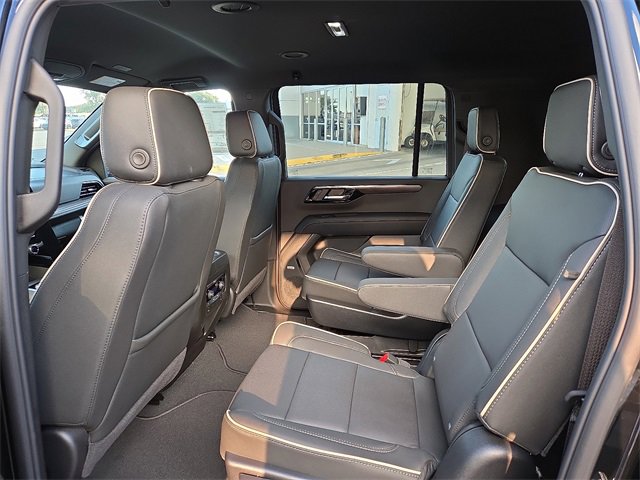 New 2026 Chevrolet Suburban Premier image 8