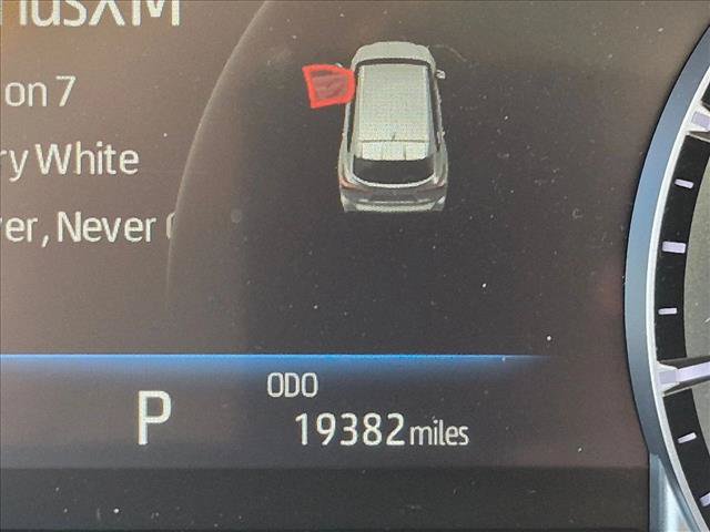 Used 2024 Toyota Highlander XLE FWD image 9