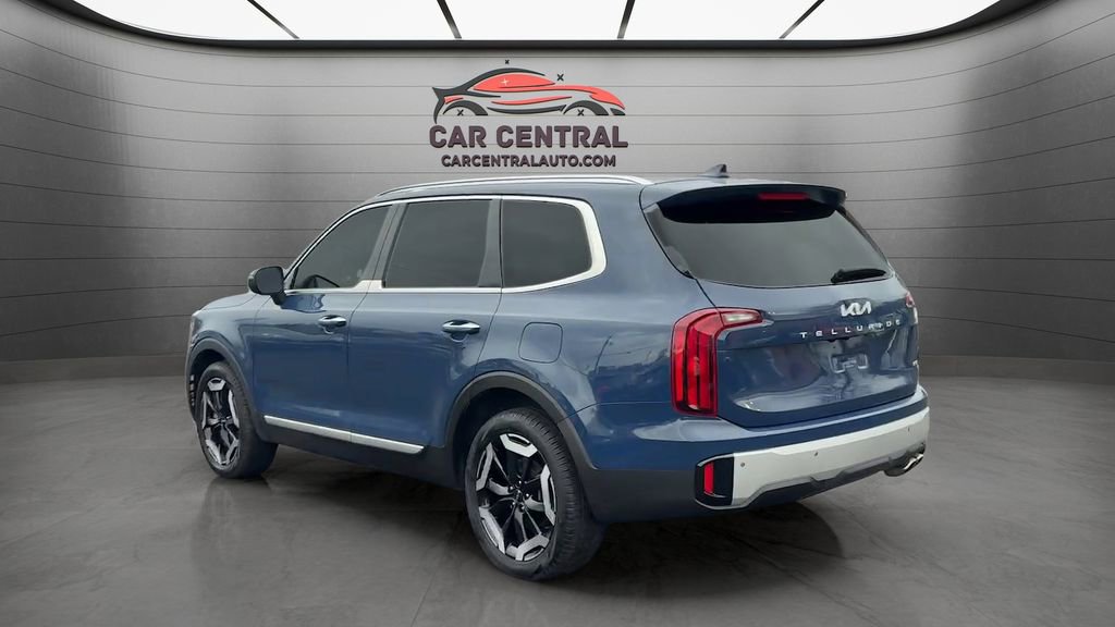 Used 2025 Kia Telluride S image 3