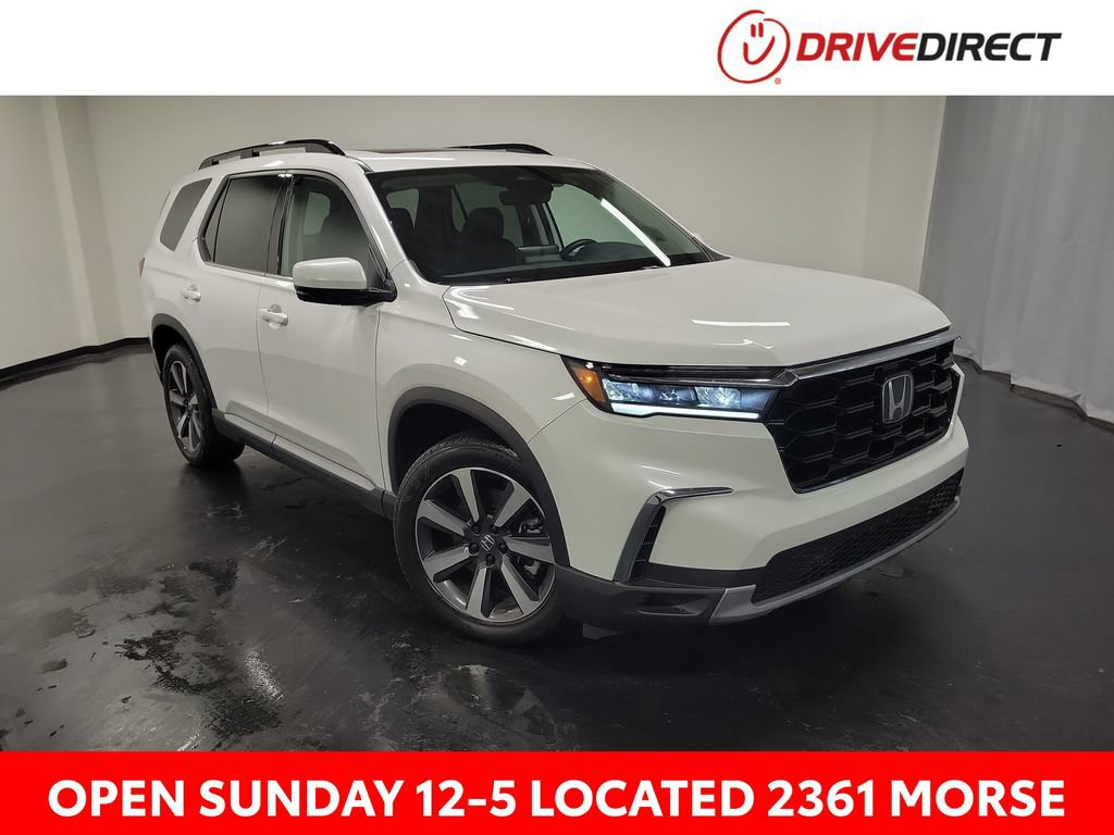 Used 2025 Honda Pilot Touring image 1