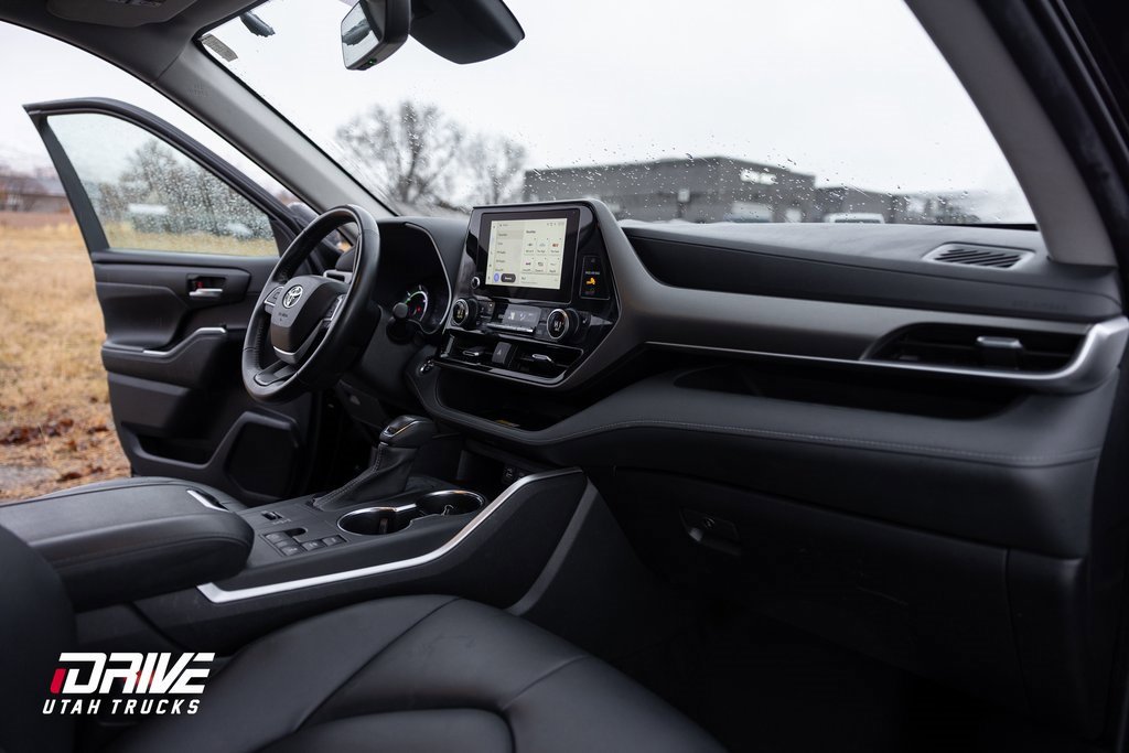 Used 2023 Toyota Highlander XLE image 19