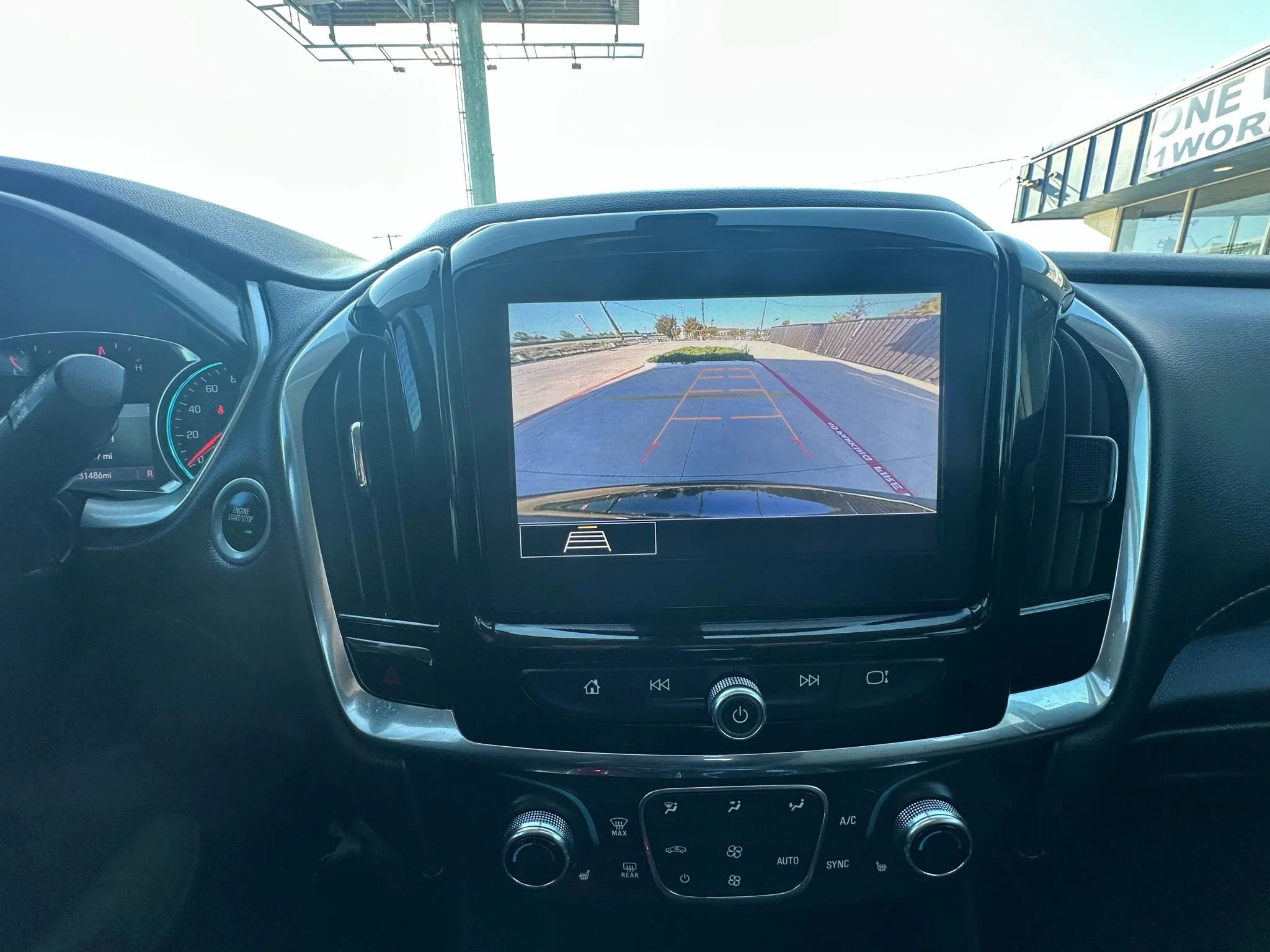Used 2020 Chevrolet Traverse LT FWD image 28