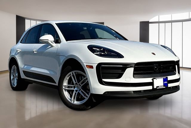 Used 2025 Porsche Macan image 3