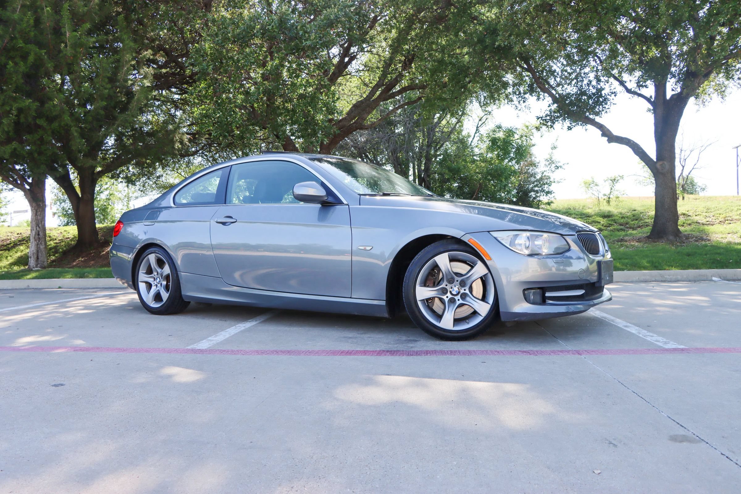 Used 2011 BMW 335i Coupe w/ Premium Pkg RWD image 1