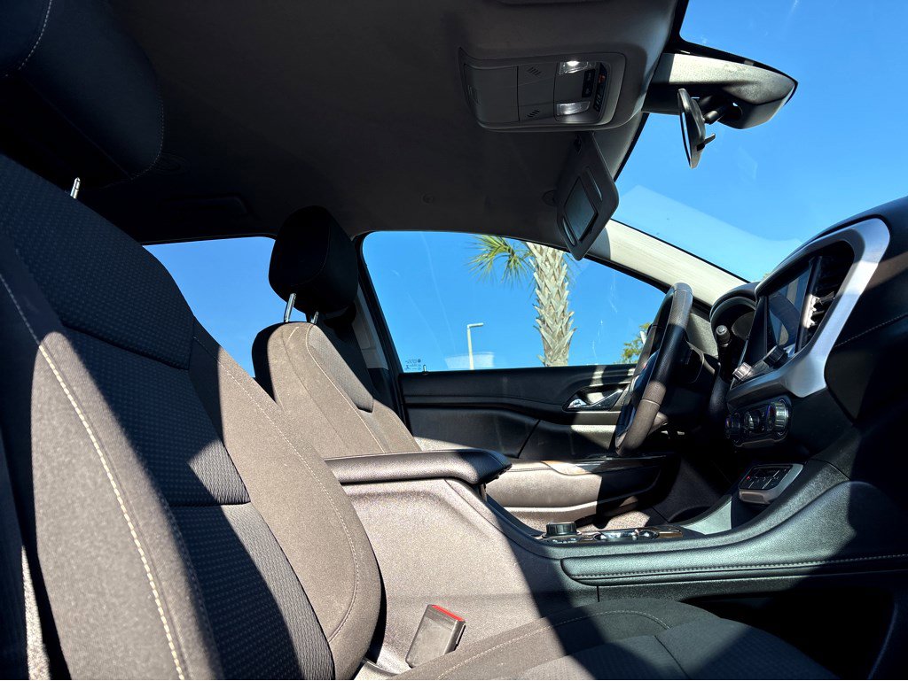 Used 2023 GMC Acadia SLE w/ Driver Convenience Package image 9