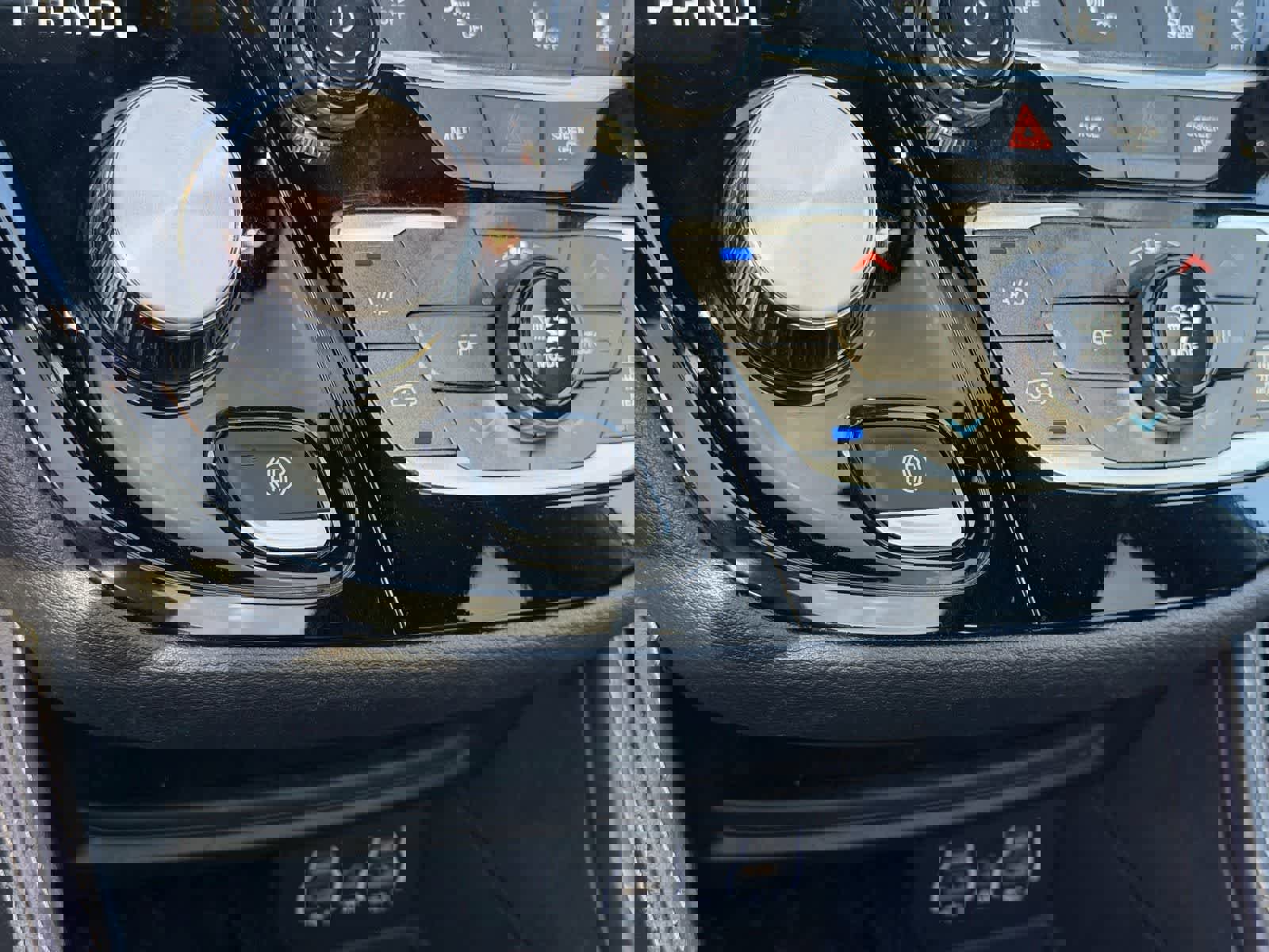 Used 2025 Chrysler Pacifica Limited image 23