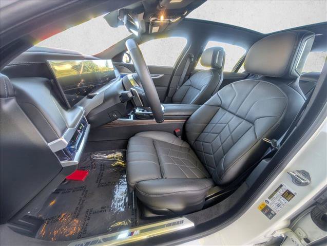 Used 2025 BMW i7 xDrive60 AWD/4WD image 14