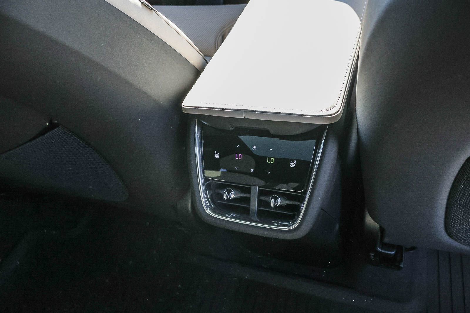 New 2026 Volvo EX90 Plus image 21