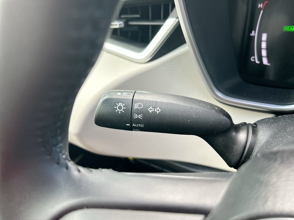 Used 2025 Toyota Corolla XLE FWD image 21